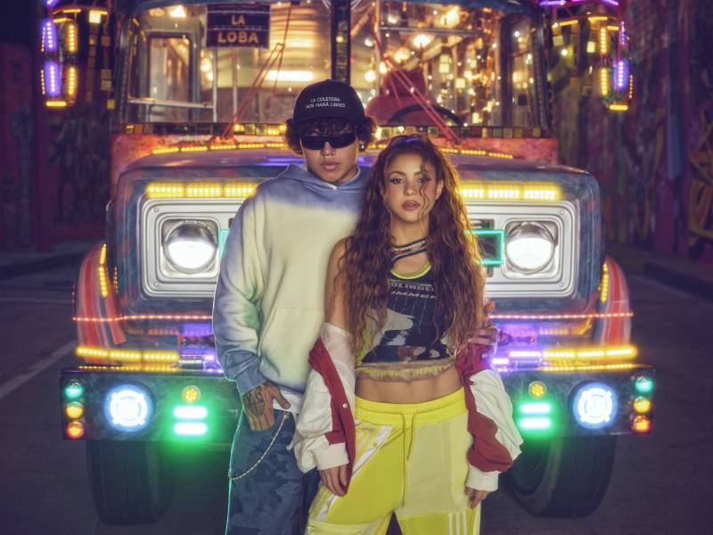 Shakira, Be&eacute;le - ALGO T&Uacute;