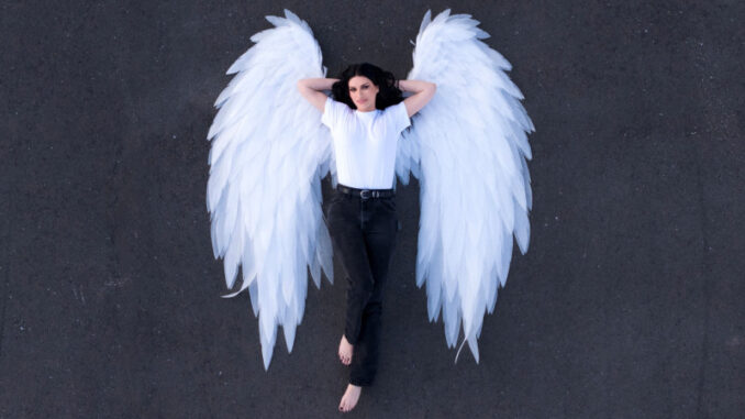 Laura Pausini Siamo Soli Nell'immenso Vuoto Che C'è Video